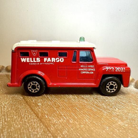 Vintage Matchbox Die Cast Vehicles Lot - Lesney Superfast Trucks, Vans and SUVs - Picture 13 of 16